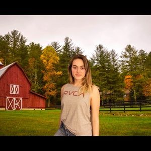 Gray men’s muscle tank top.